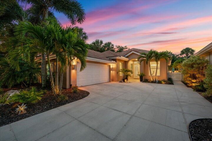 Property Photo:  169 Hampton Circle  FL 33458 