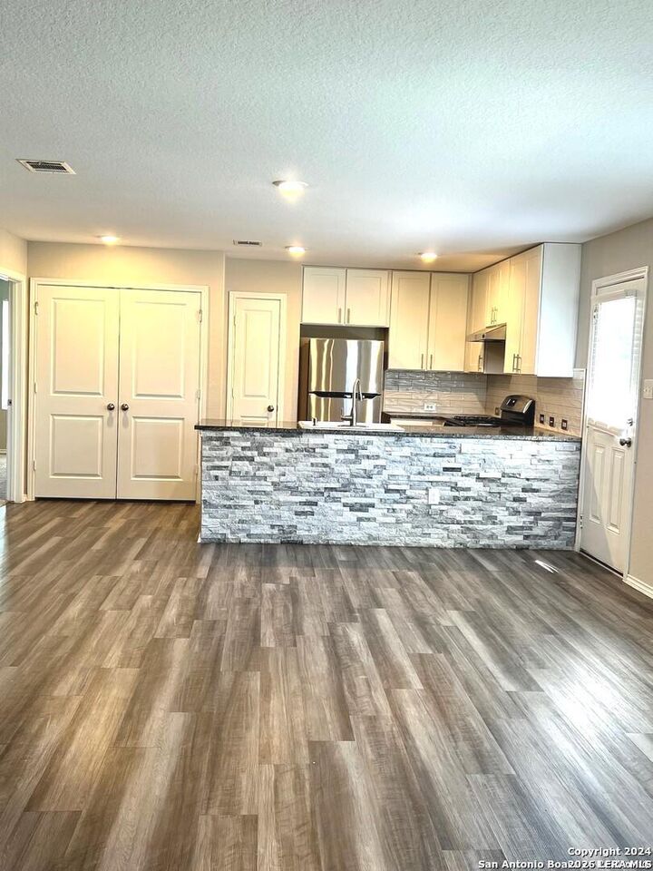 Property Photo:  314 Pradera Cv  TX 78237 