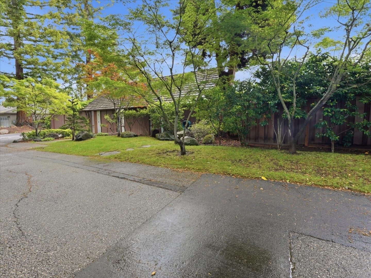 Property Photo:  327 Hawthorne Avenue  CA 94022 