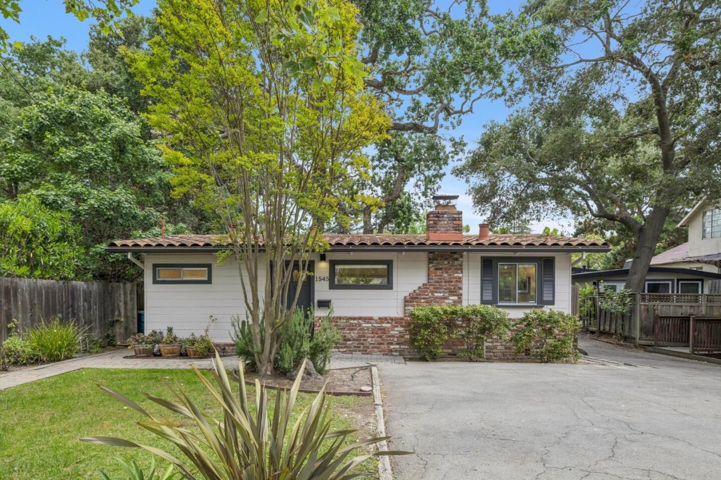 Property Photo:  1545-1565 Stanford Avenue  CA 94306 