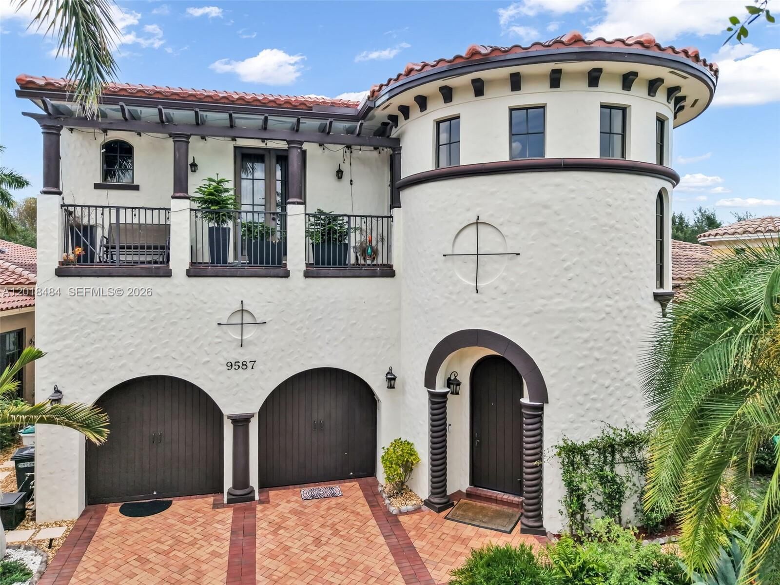 Property Photo: 9587 Exbury Ct FL 33076