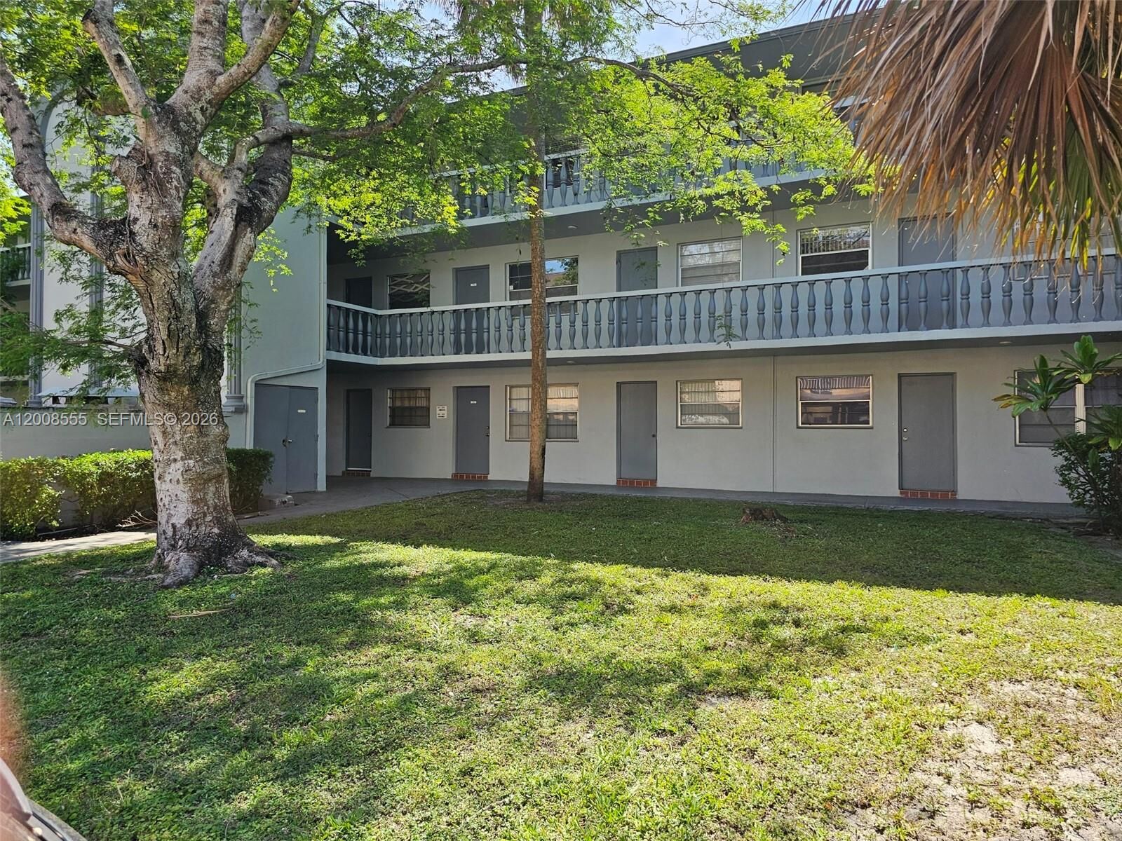 Property Photo: 900 Tallwood Ave 207 FL 33021