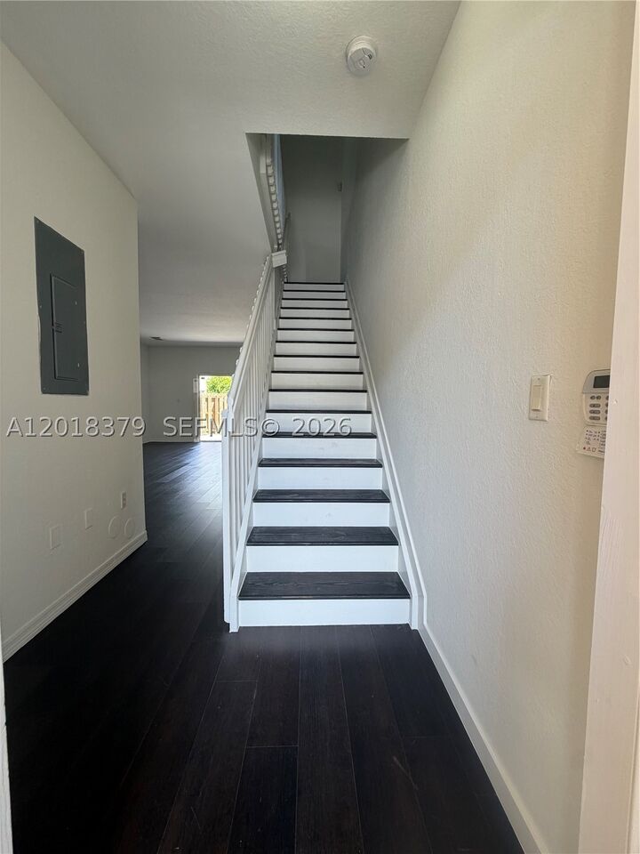 Property Photo: 10777 NW 84th Ln 5-42 FL 33178