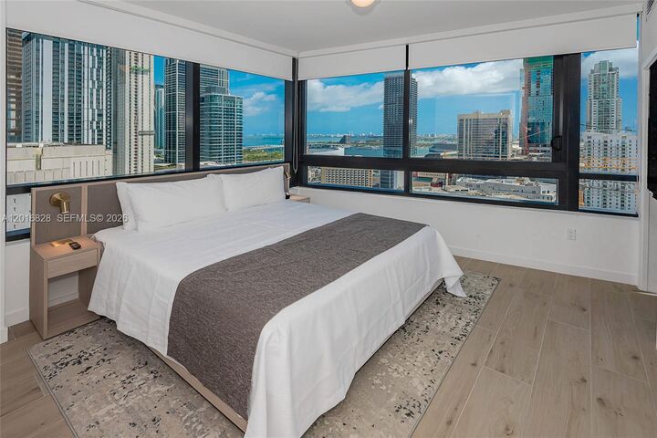 Property Photo:  225 N Miami Ave 2801  FL 33128 