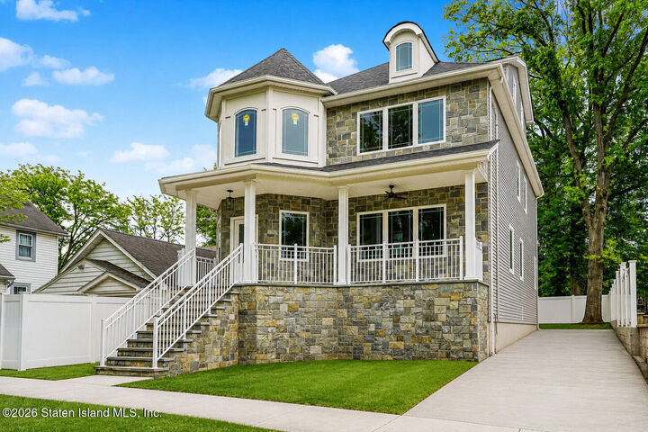 Property Photo:  18 Tottenville Place  NY 10307 