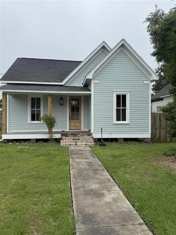 Property Photo: 1014 Iris Street LA 70601