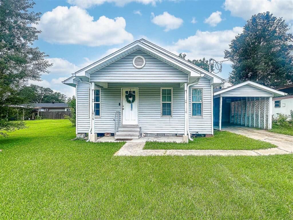 Property Photo: 616 W Thomas Street W LA 70663