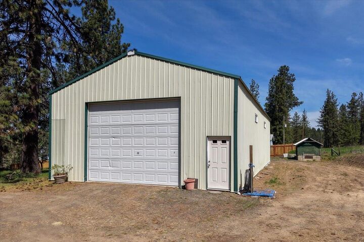 Property Photo: 13101 S Andrus Rd WA 99004