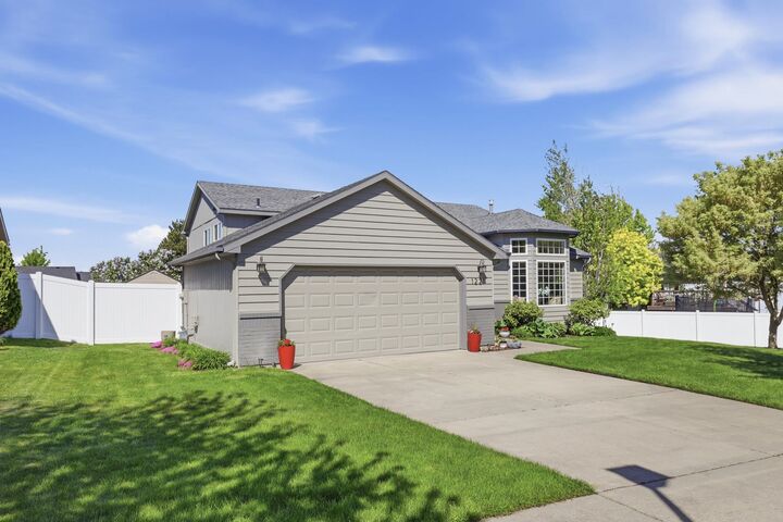 Property Photo: 1221 N Wright Blvd WA 99019
