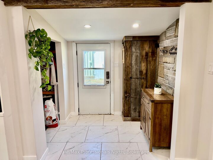 Property Photo: 550 Pinedale Road ON P1P 1M1