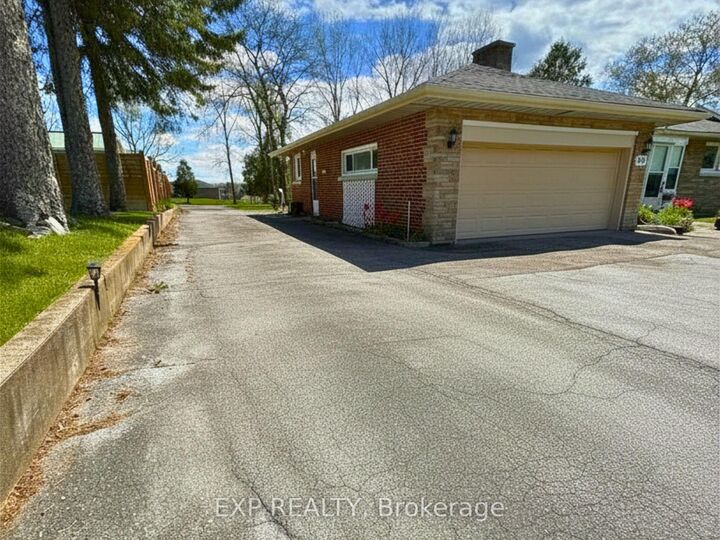 Property Photo: 517 Norfolk Street S ON N3Y 2X6