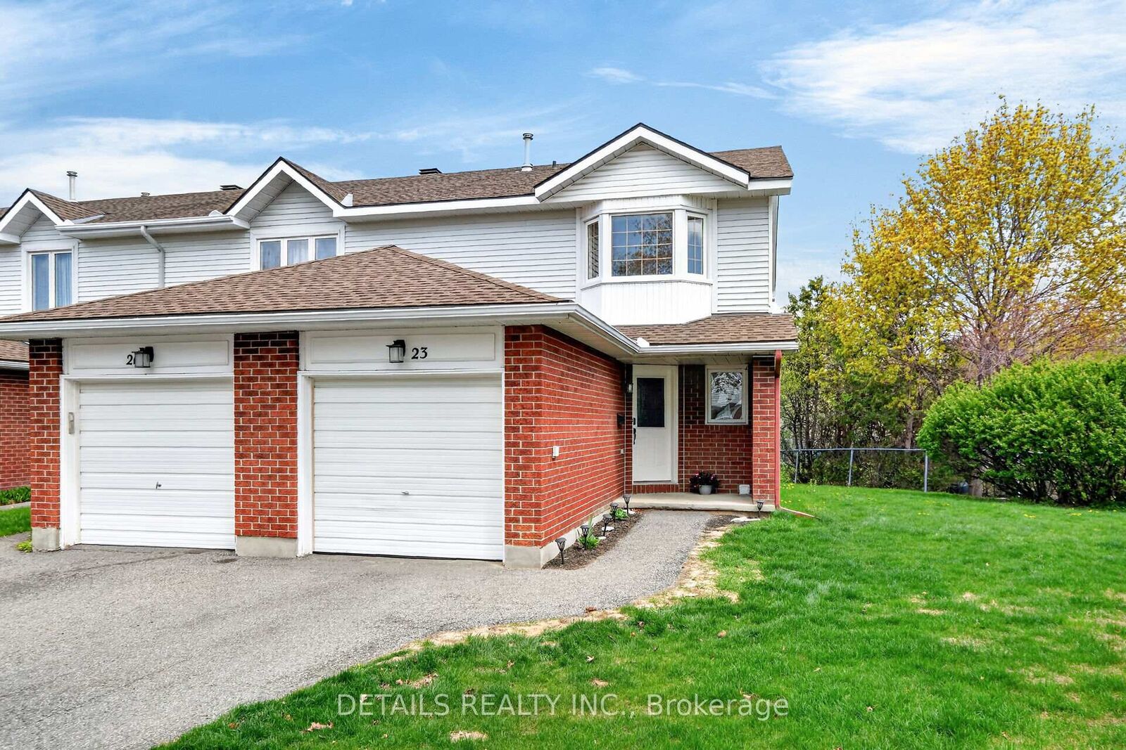 Property Photo: 23 Clifford Private 43 ON K1G 4Y8