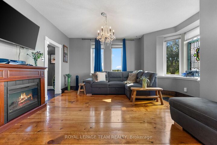 Property Photo: 263 Garden Of Eden Road ON K7V 3Z8
