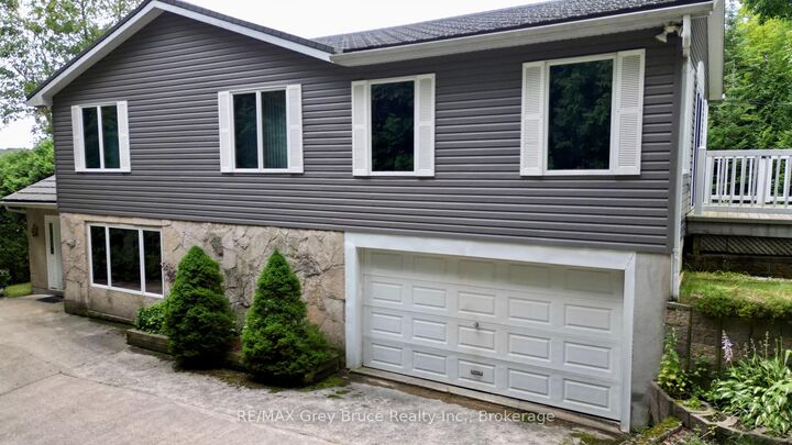 Property Photo: 340 Barney's Boulevard ON N0H 1Z0