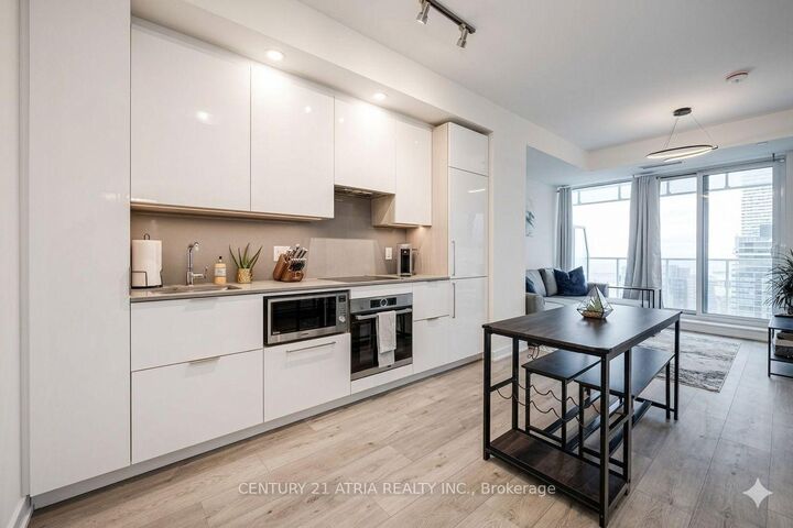 Property Photo: 28 Freeland Street 4703 ON M5E 0E3