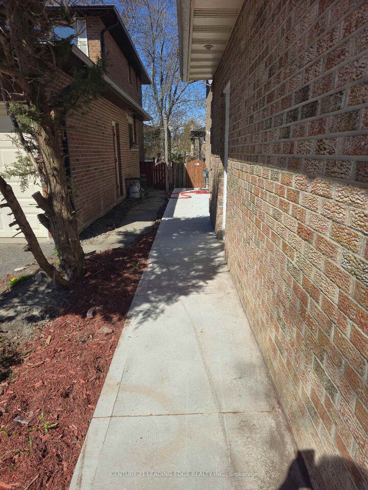 Photo de la propriété:  11 Radford Crescent Bsmt  ON L3P 4A2 