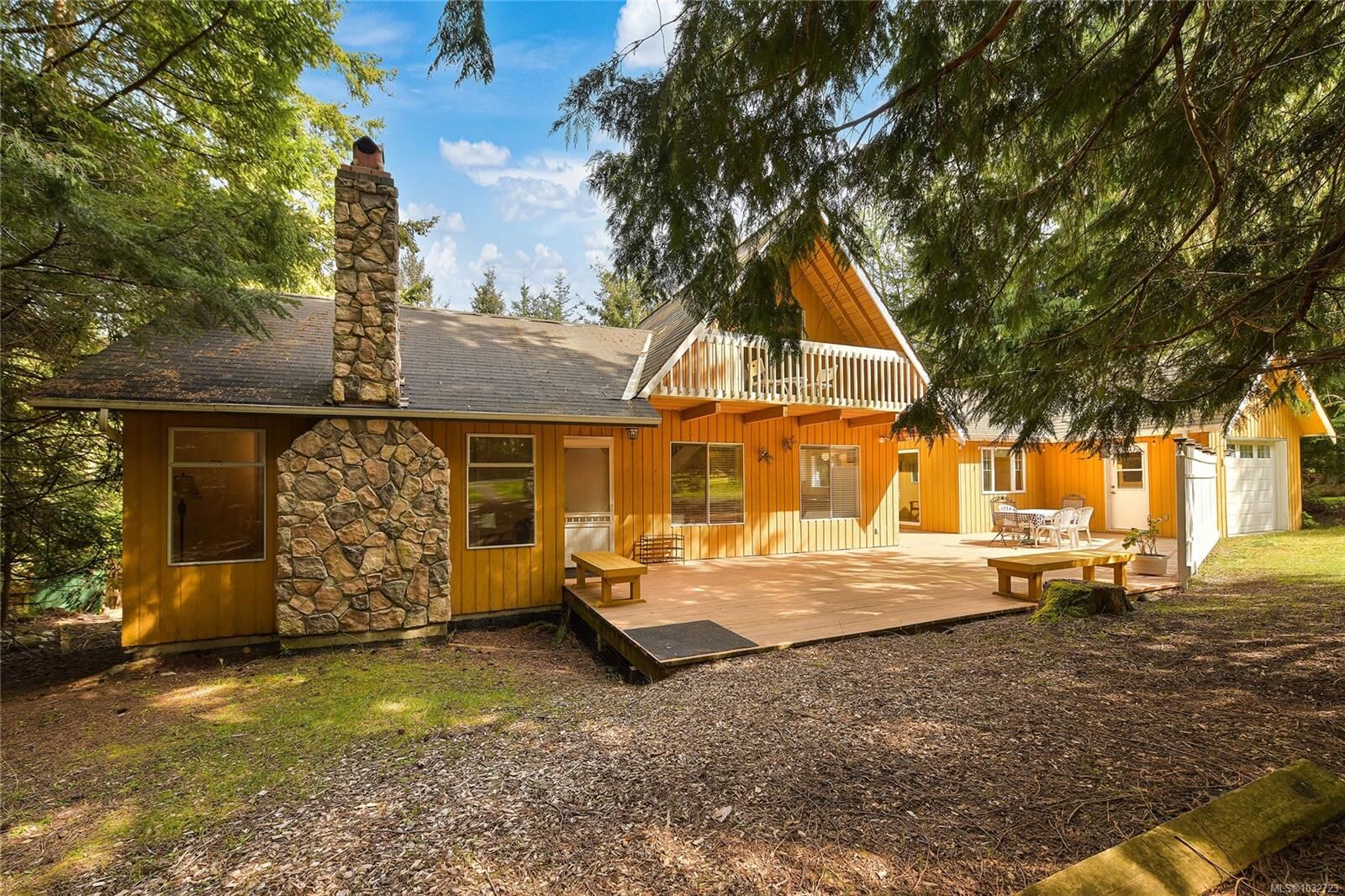 Property Photo:  552 Club Cres  BC V0N 2J1 