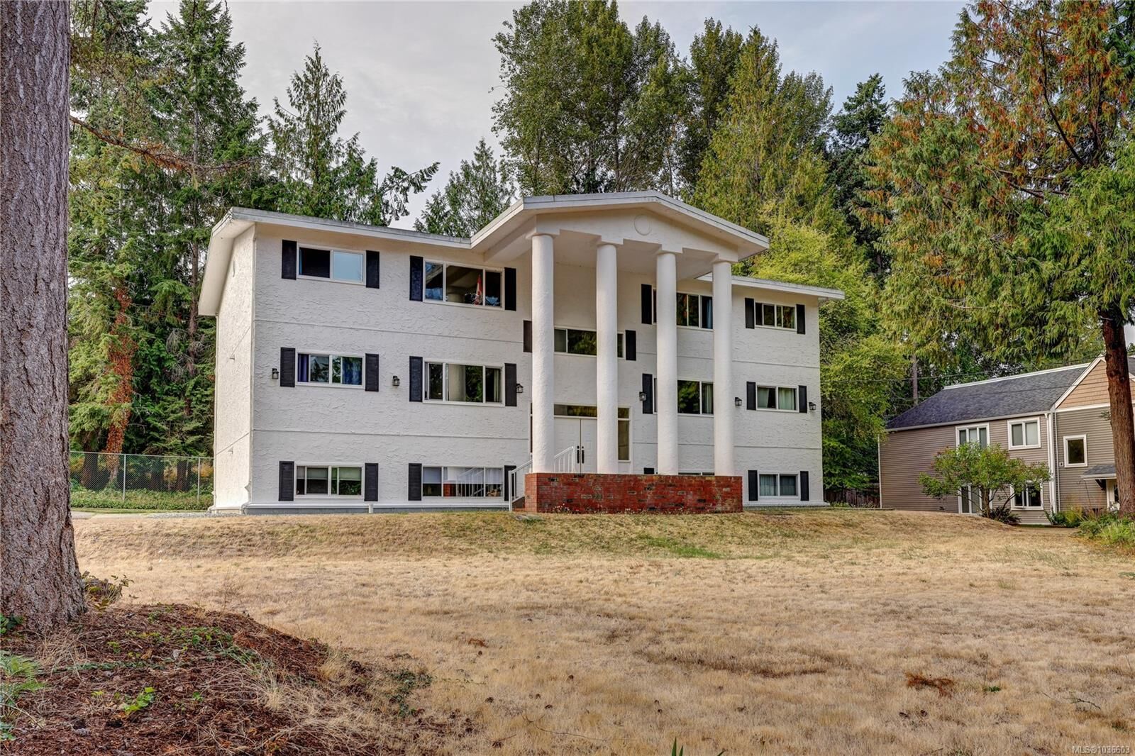 Property Photo:  322 Village Way 6  BC V9K 1N4 