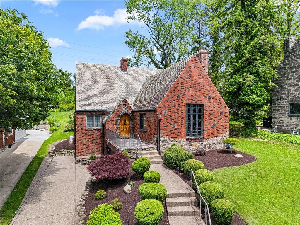 Property Photo:  331 Jefferson Drive  PA 15228 