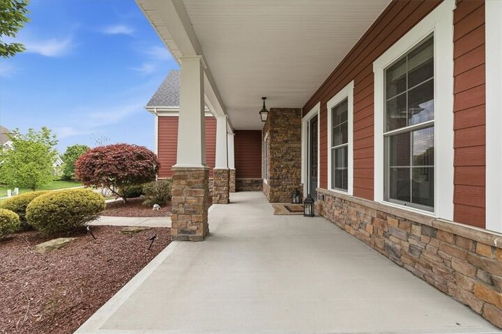 Property Photo:  303 Groomes Ct  PA 15090 
