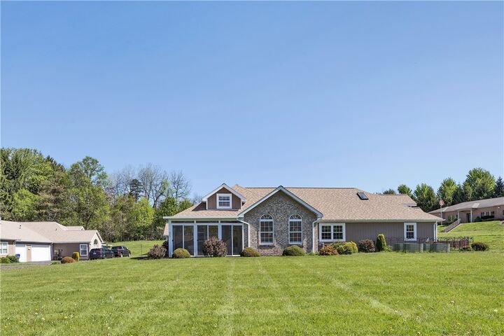 Property Photo: 525 Kelly Blvd PA 16057