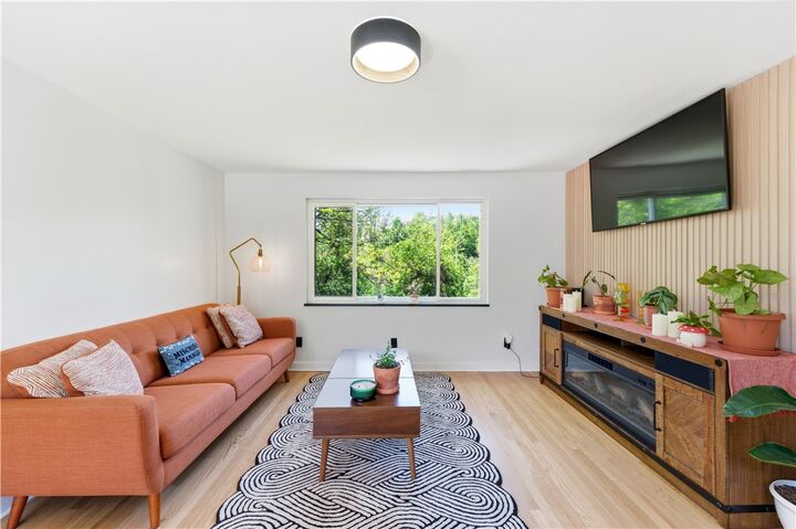 Property Photo:  2706 Kingwood Street  PA 15234 