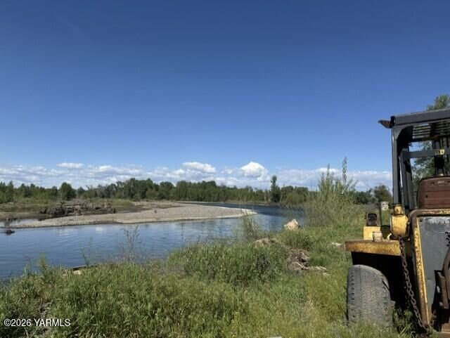 Property Photo: 181 Quick Ln WA 98953