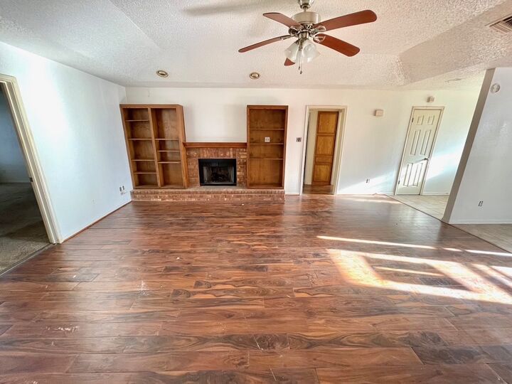 Property Photo: 401 Highridge Cove TX 76543