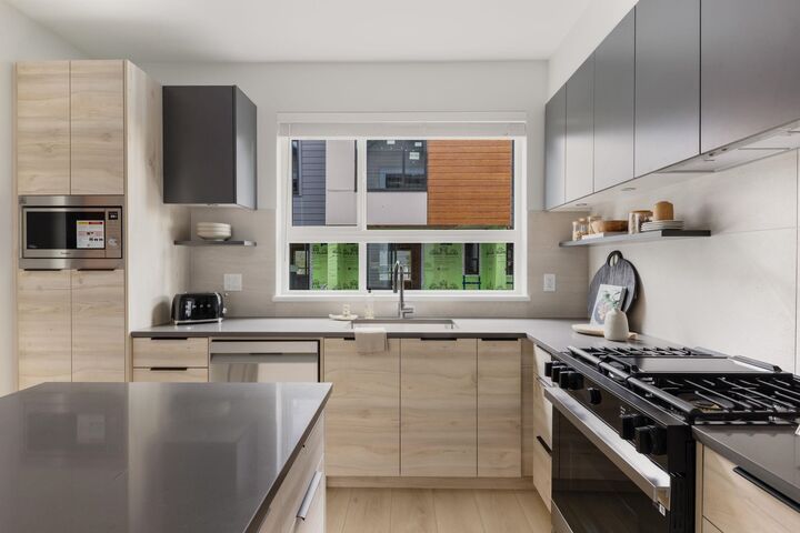 Property Photo: 30530 Cardinal Avenue 74 BC V2T 0L5