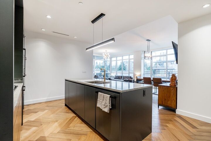 Property Photo: 458 W 63rd Avenue 404 BC V5X 2J4