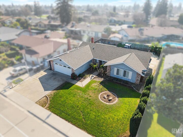 Property Photo:  3217 W Whitendale Avenue  CA 93277 