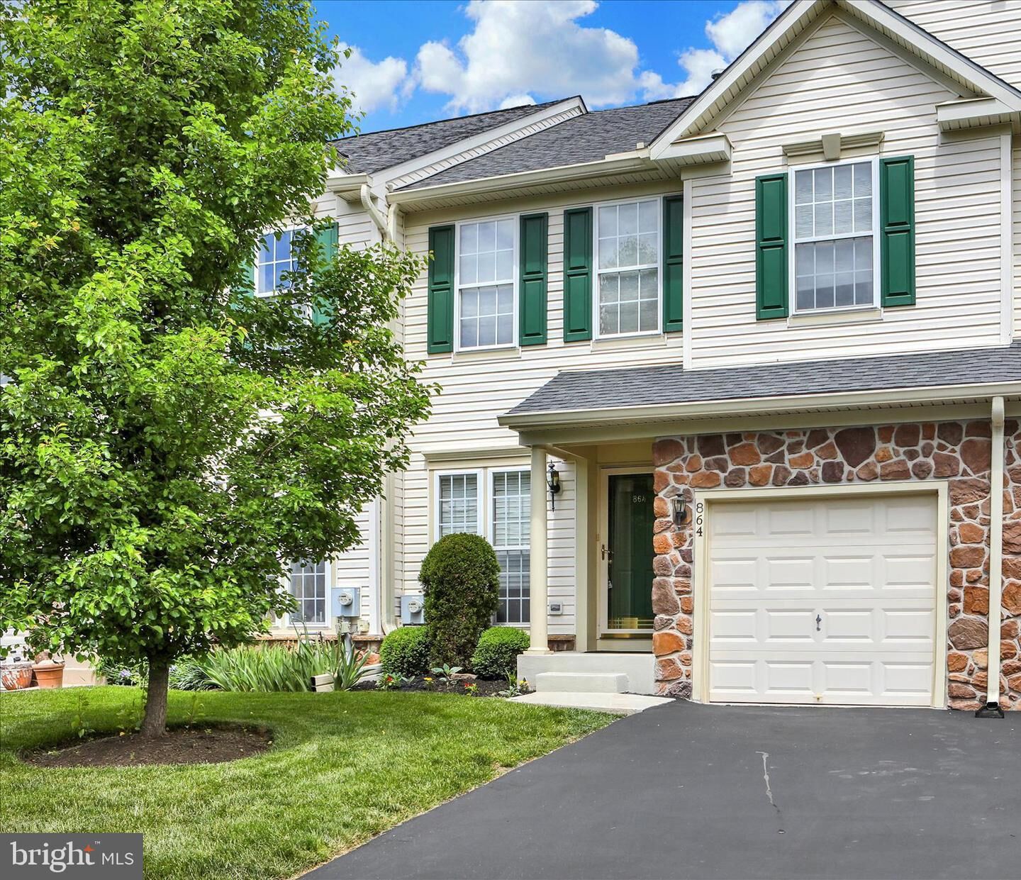 Property Photo:  864 Geranium Drive  PA 18976 