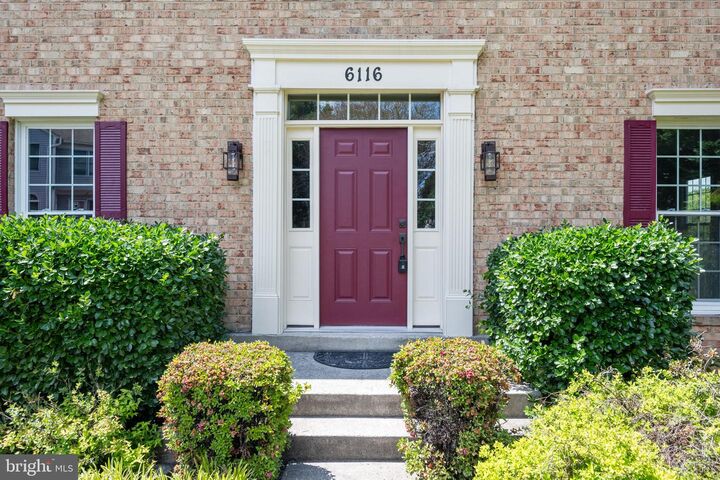 Property Photo:  6116 Oakengate Way  VA 20120 