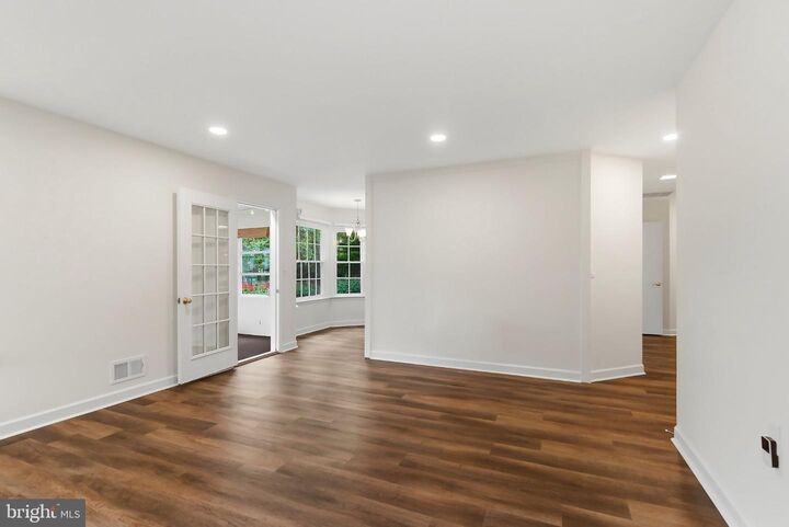 Property Photo:  5 Abbey Court  NJ 08731 