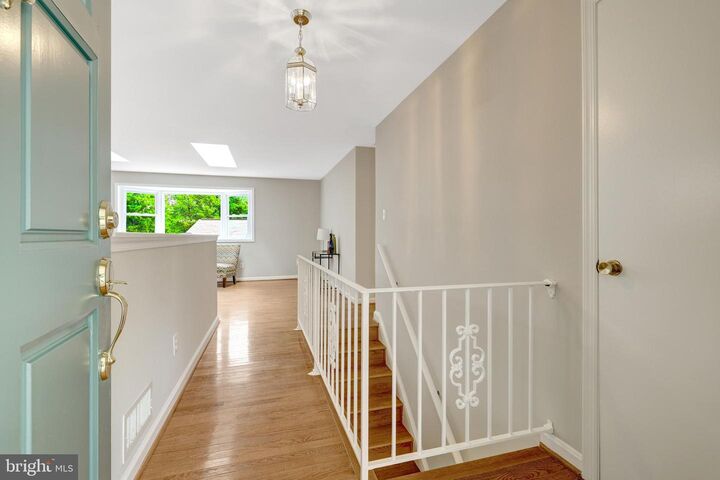 Property Photo: 8712 Piccadilly Place VA 22151