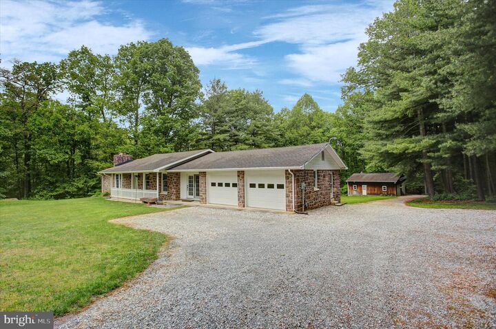 Property Photo:  3501 Colonial Road  PA 17315 