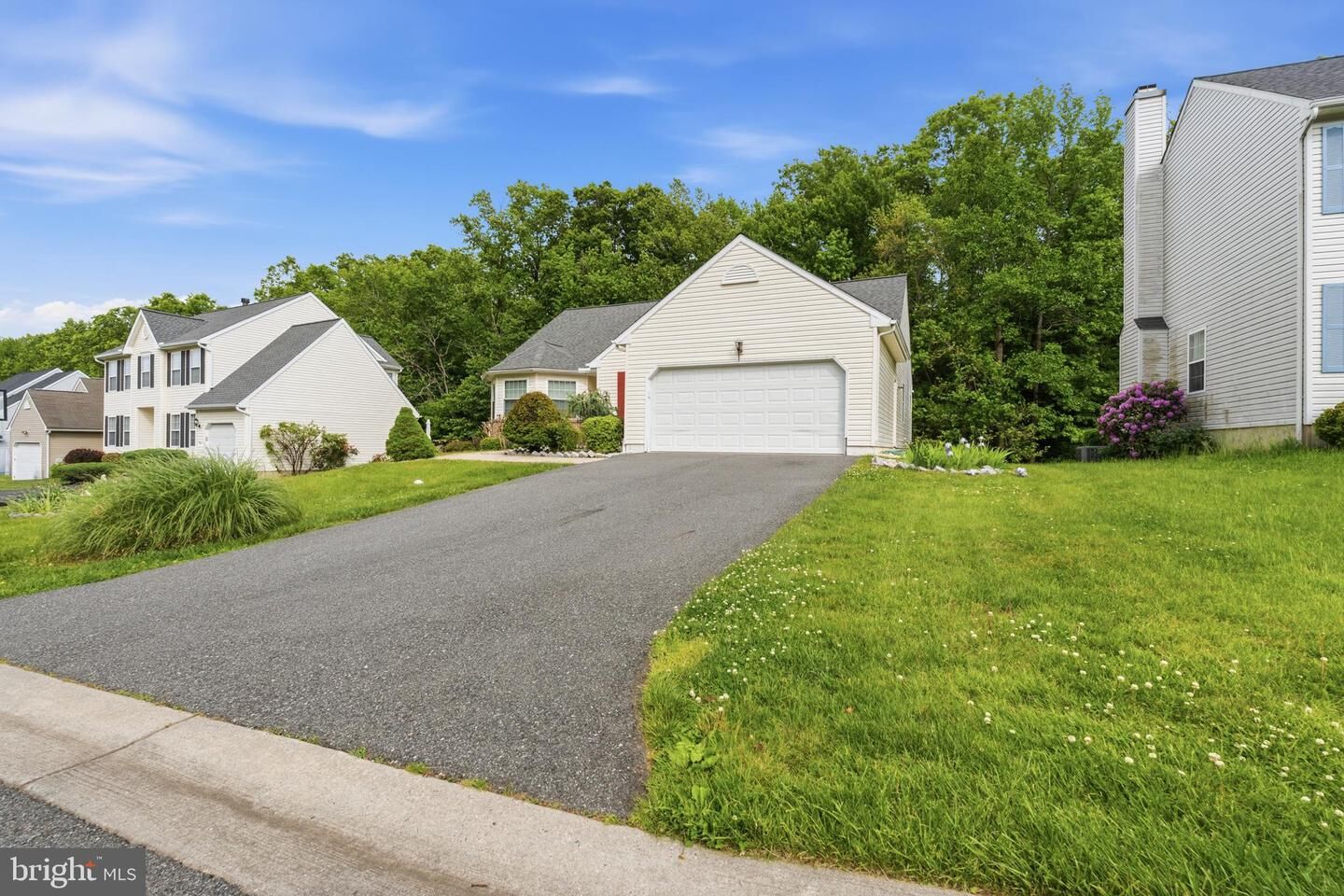 Property Photo: 279 E Flagstone Drive DE 19702