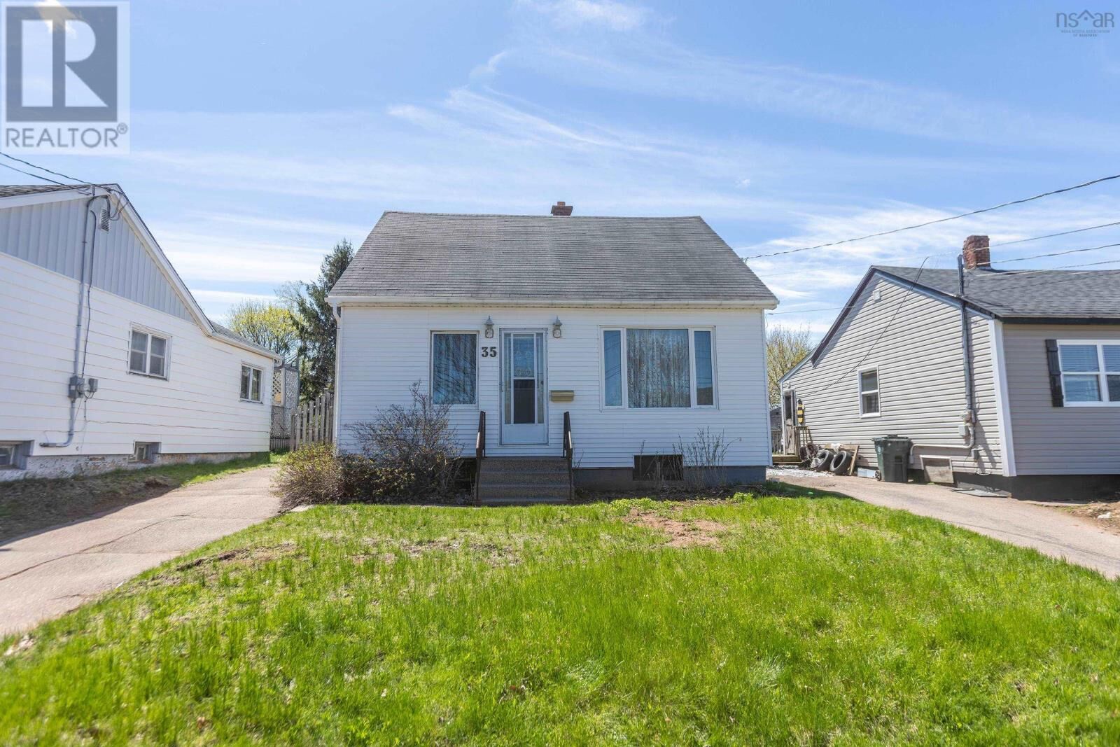 Property Photo:  35 East Pleasant Street  NS B4H 1M6 