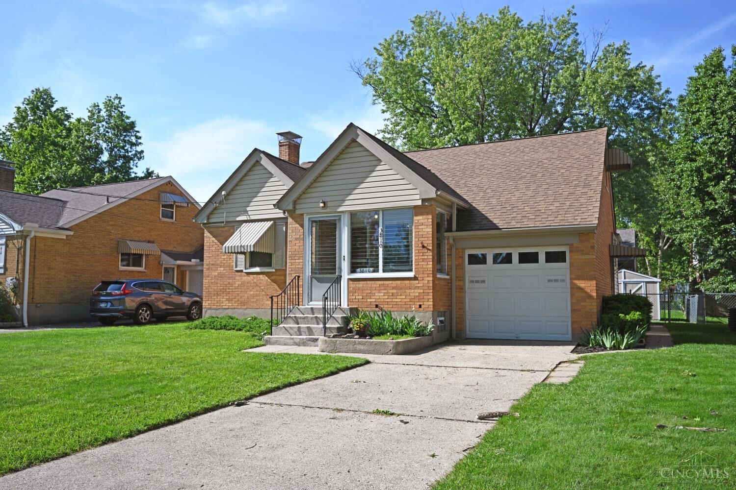 Property Photo: 3810 S Broadlawn Circle OH 45236