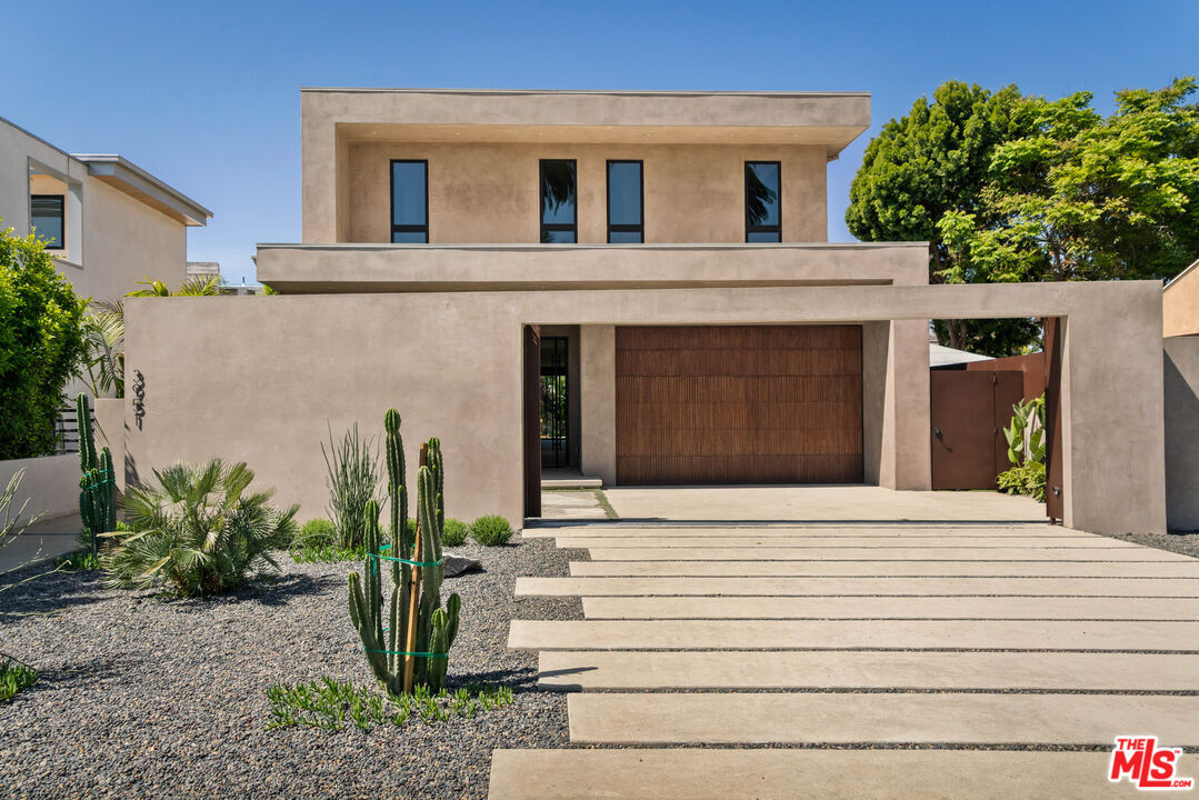 Property Photo: 3951 Marcasel Ave CA 90066