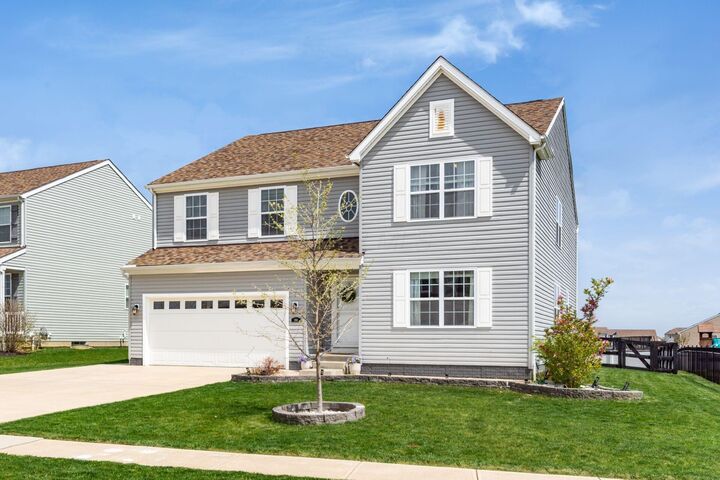 Property Photo:  198 Rosewood SW Loop  OH 43116 