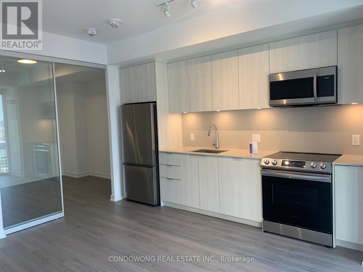 Property Photo:  357 King Street West 2001  ON M5V 0S7 
