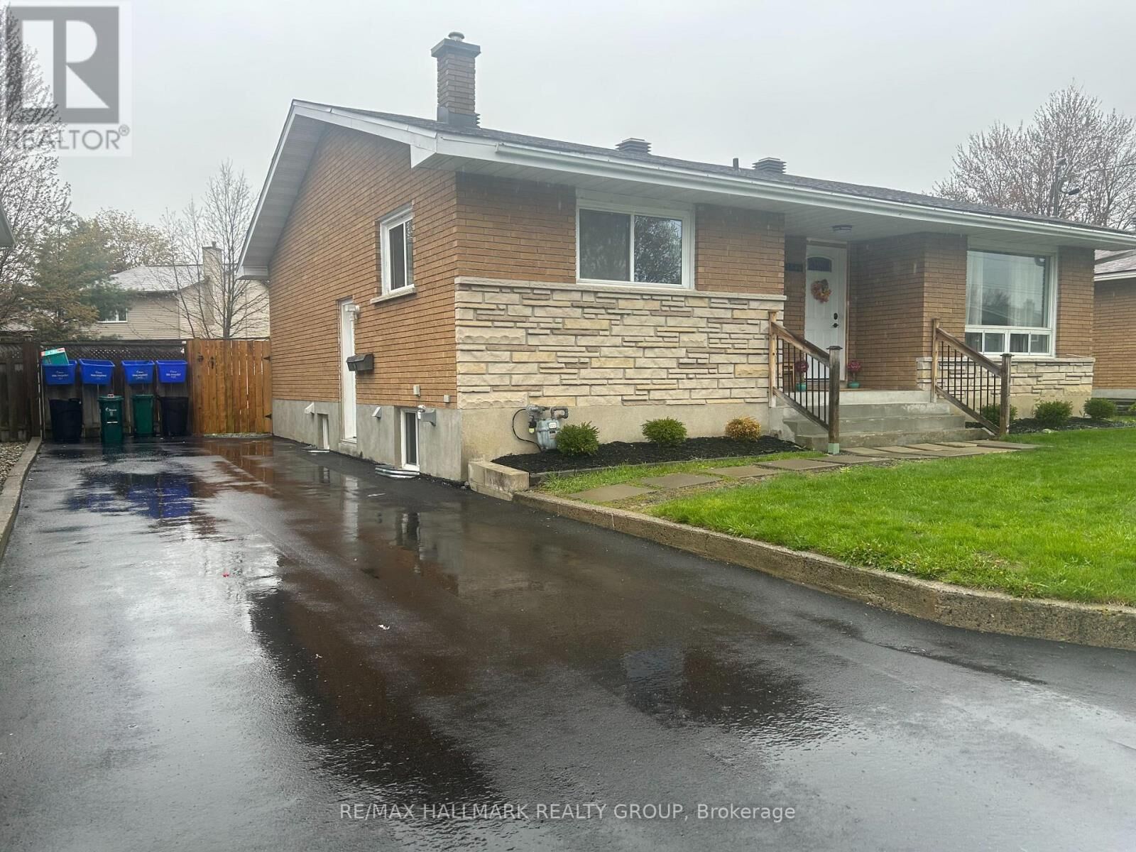 Property Photo:  1540 Maxime Street B  ON K1B 3L1 