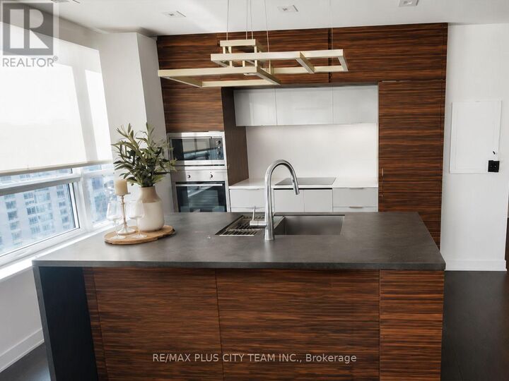 Property Photo:  88 Scott Street 3109  ON M5E 0A9 