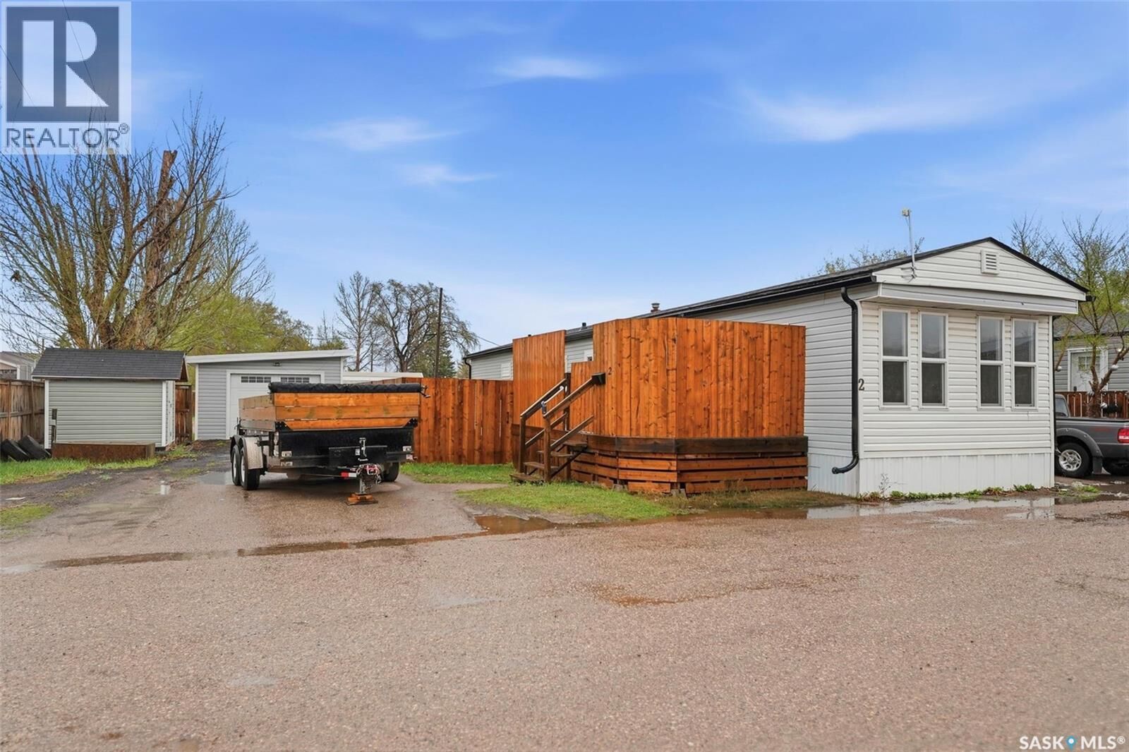 Property Photo:  2 219 Grant Street  SK S7N 2A5 