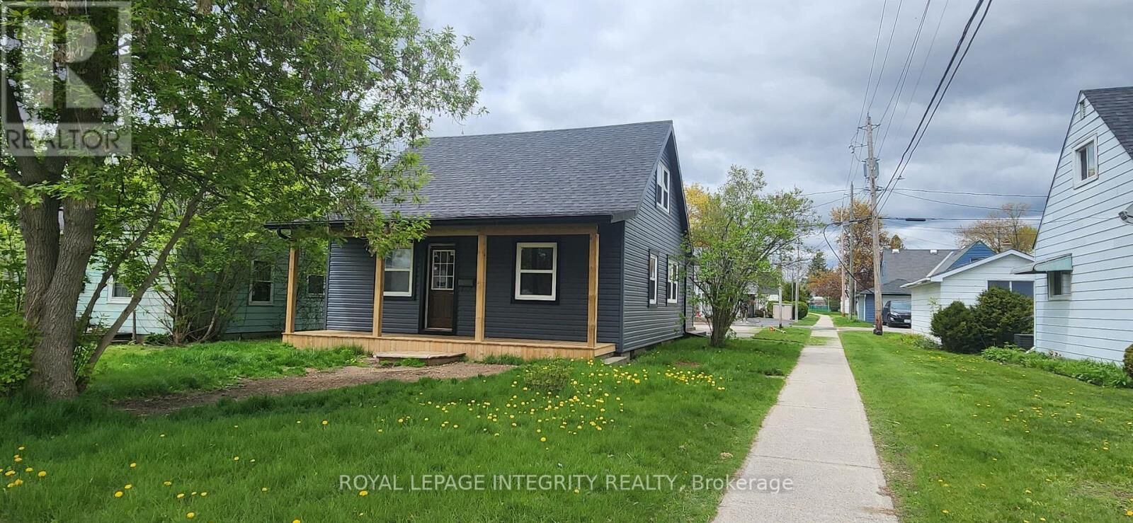 Property Photo:  17 Roosevelt Drive  ON K7A 3J7 