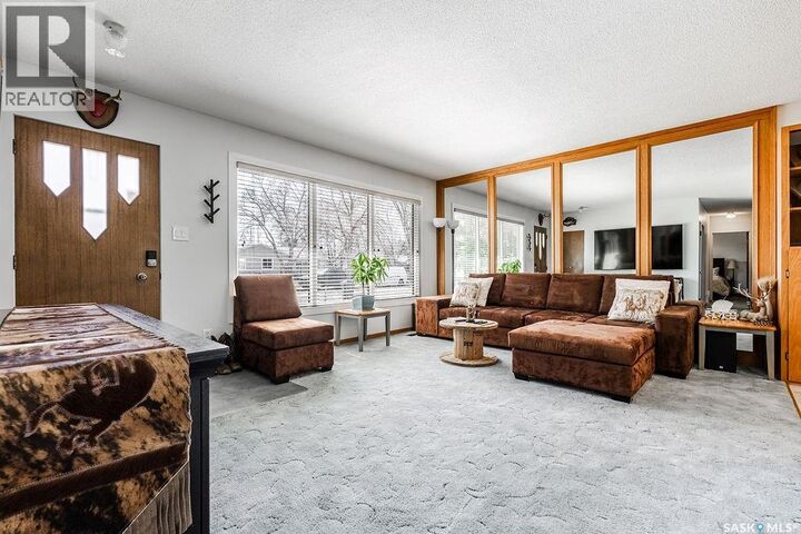 Property Photo:  211 2nd Street E  SK S0K 0T6 