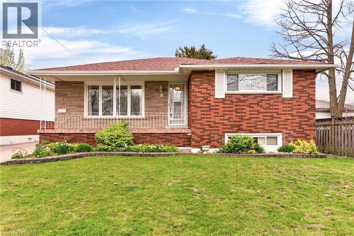 Photo de la propriété:  8 Lorraine Drive  ON L8T 3R7 