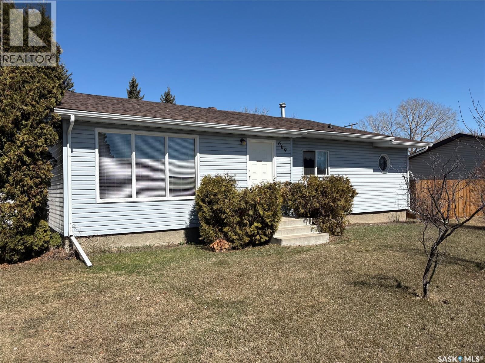 Property Photo:  609 2nd Street S  SK S0K 0A2 
