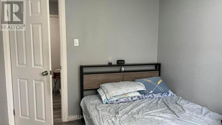 Property Photo:  4058 Fuchsia Place Mainfloor  ON L5C 3S9 